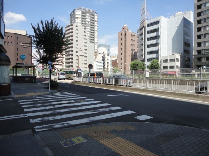 ⑩エレベータ前 左方向へ