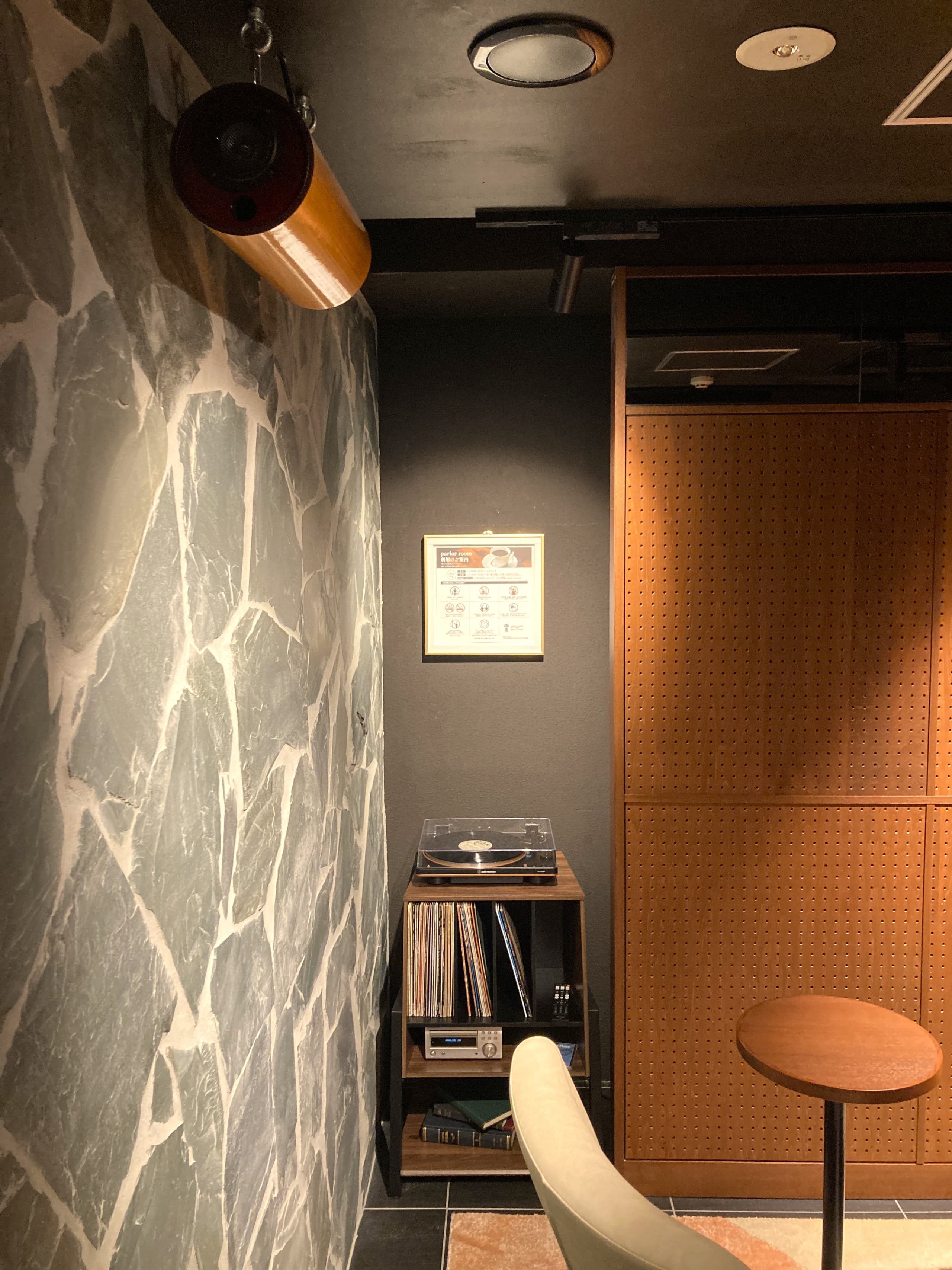 試聴ルーム付きのカフェ 2