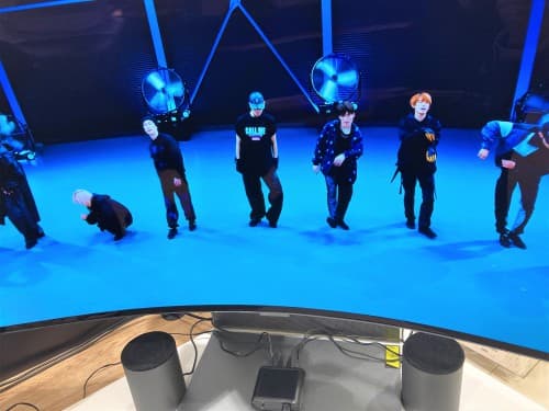 湾曲する画像に寄り添う音