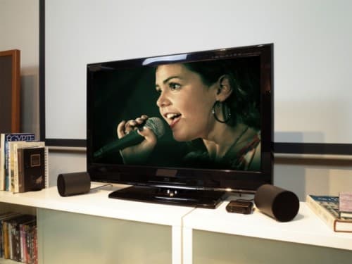 帰省のお土産に。テレビの音を聞き取りやすくするスピーカー 2