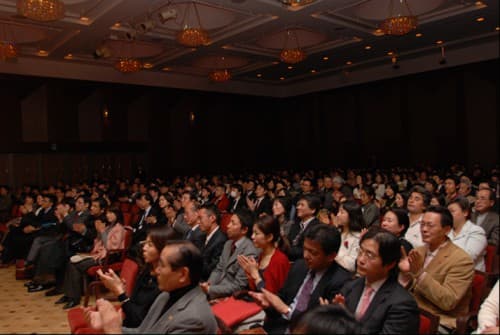 演奏家のいない演奏会会場 ニューヨークのカーネギーホールに 1