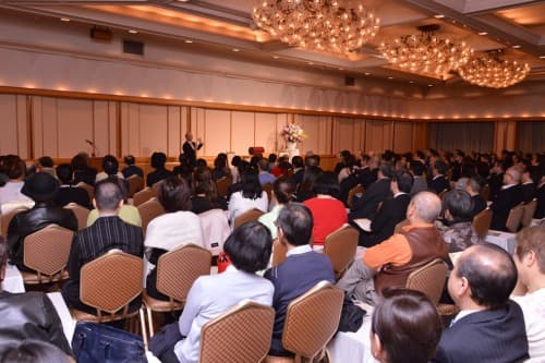 演奏家のいない演奏会会場 ニューヨークのカーネギーホールに 2