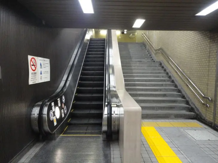 3. Head toward Exits 2/3