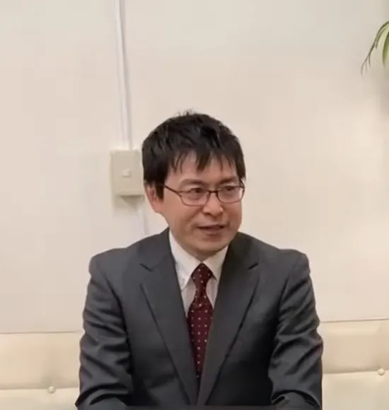 東洋大学特任教授　岩岡　様