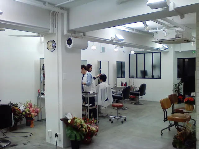 ヘアサロン：ヘブンス（表参道）　オーナー小松敦様 導入写真 2